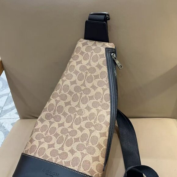 COACH Dominic Men's Chest Bag, size 18.5 x 37 x 6 cm - Picture 4 of 8